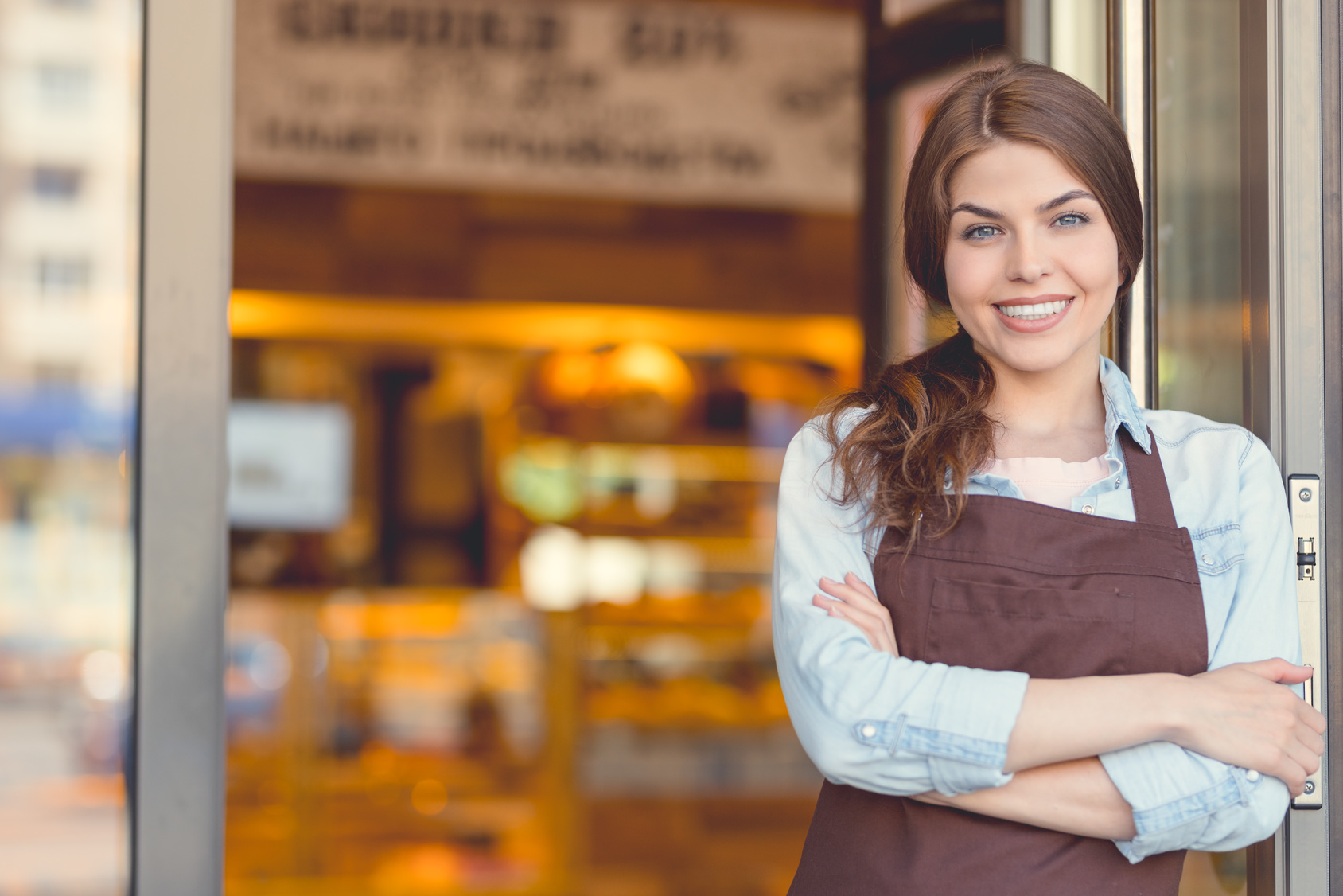 Le franchisé, un commerçant indépendant, lié par son contrat de franchise avec un franchiseur