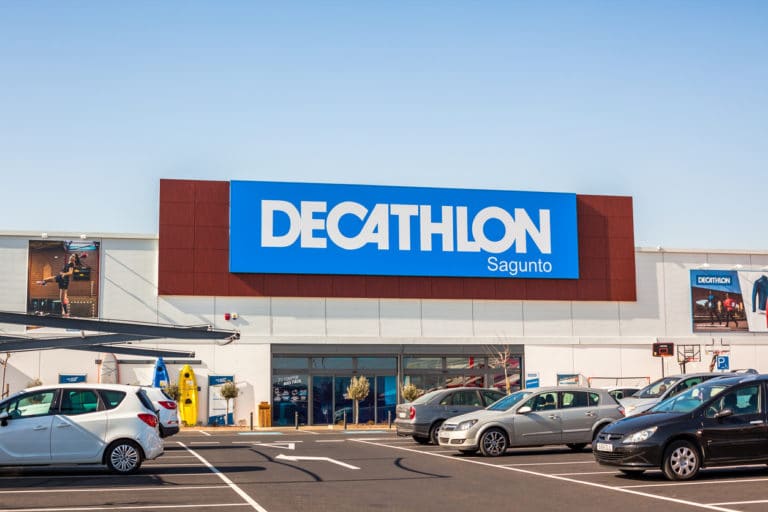 le développement international : Decathlon s'implante à l'international, en propre, et en Master franchise
