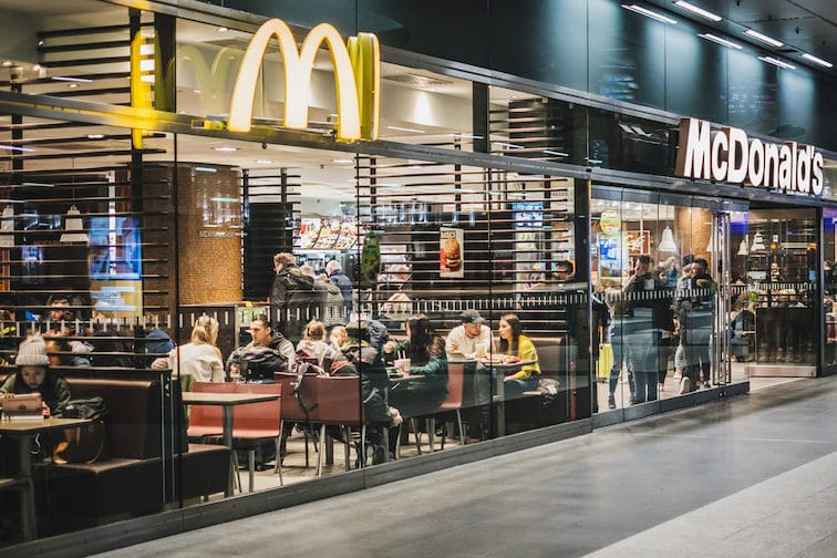 Un restaurant Mac Donald's, une enseigne qui s'est développé en franchise et en location gérance restauration