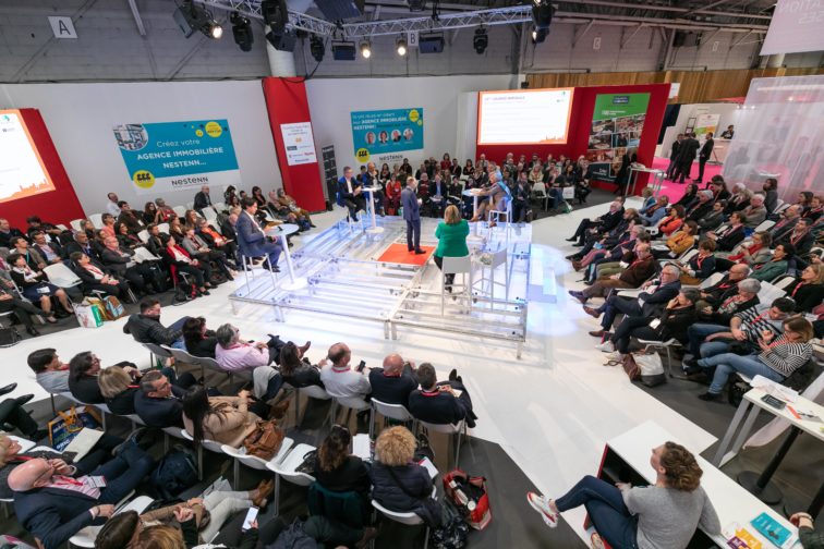 Le village création, un espace pour les candidats à la franchise à retrouver à Franchise Expo Paris. Les salons franchise mettent en place des dispositifs pour accompagner les candidats à la franchise.