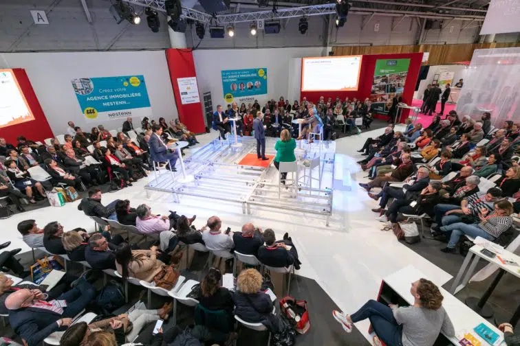 Le village création, un espace pour les candidats à la franchise à retrouver à Franchise Expo Paris. Les salons franchise mettent en place des dispositifs pour accompagner les candidats à la franchise.