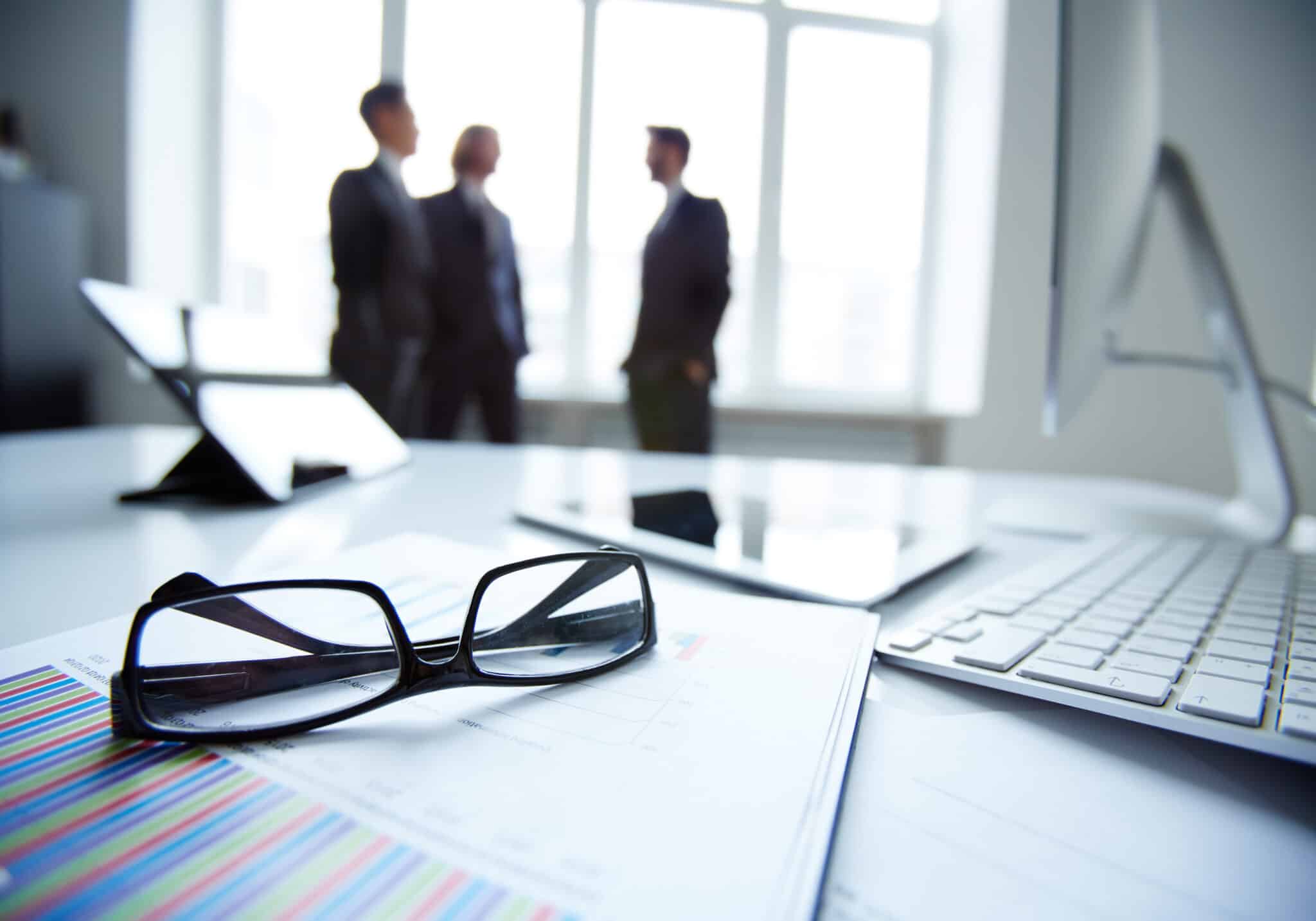 Discussion entre franchiseur et banquier à propos du financement des réseaux de franchise